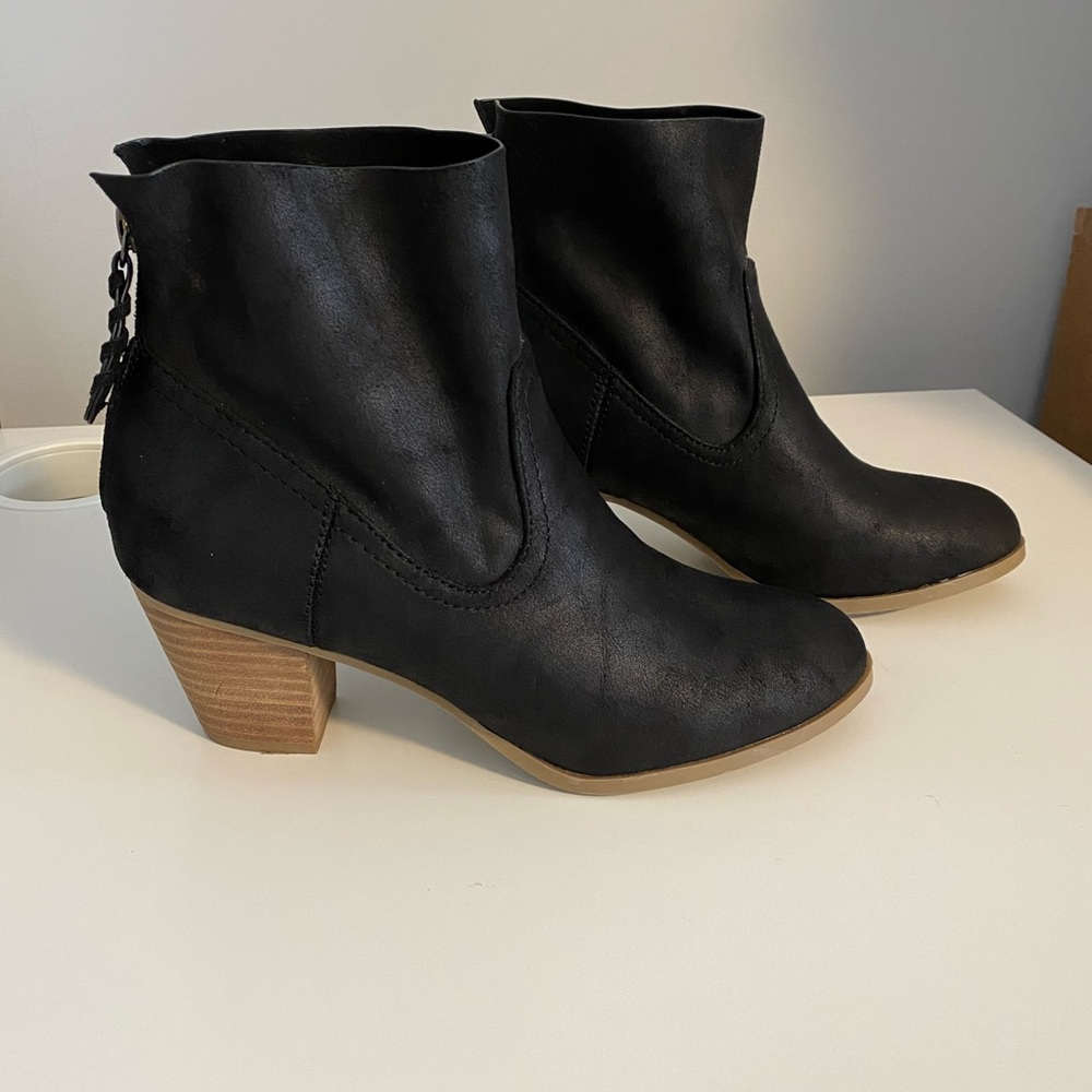 Brand New Report Heeled Black Booties